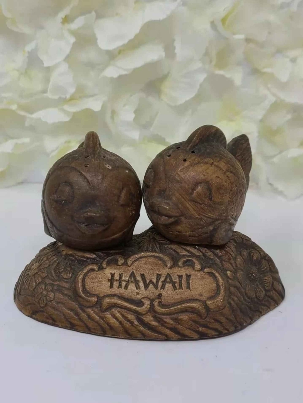 Hawaii Fish Shaped Salt and pepper shakers Retro Look 50s Style Beautiful